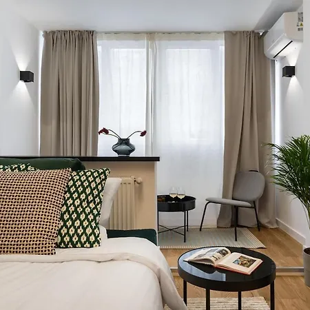 Sunny 2br Flat - Location - Center דירה בוקרשט