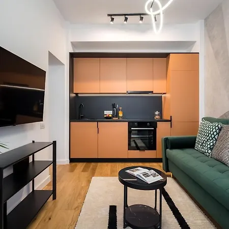 Sunny 2br Flat - Location - Center דירה *