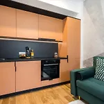 Sunny 2br Flat - Location - Center 아파트 *
