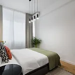 Sunny 2br Flat - Location - Center 아파트