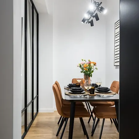 Sunny 2br Flat - Location - Center *