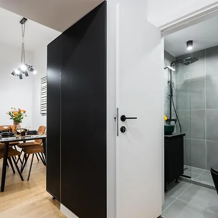 Sunny 2br Flat - Location - Center *