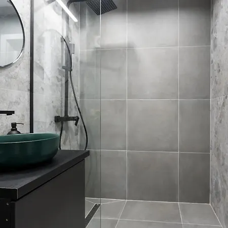 Sunny 2br Flat - Location - Center 아파트 *