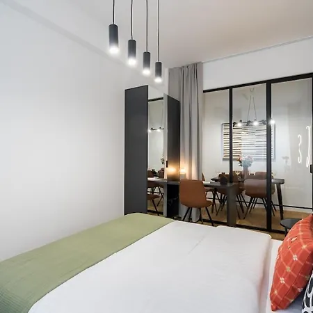 Sunny 2br Flat - Location - Center 아파트 *