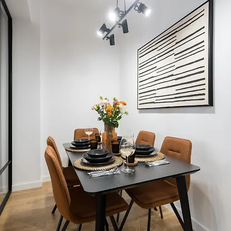 Sunny 2br Flat - Location - Center בוקרשט