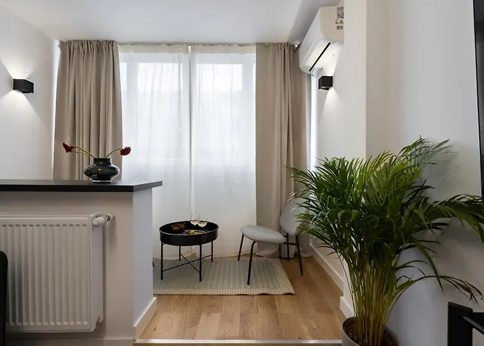 Sunny 2br Flat - Location - Center بوخارست