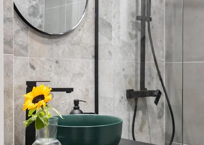 Sunny 2br Flat - Location - Center *