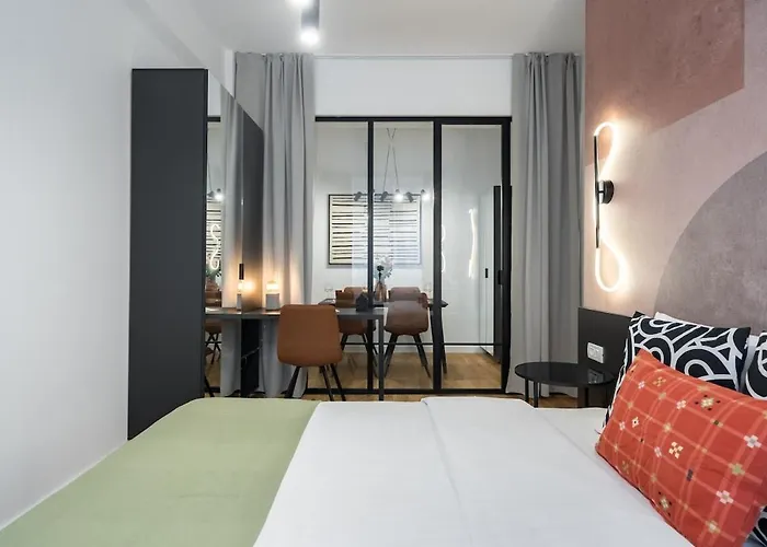 Sunny 2br Flat - Location - Center