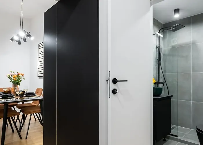 Sunny 2br Flat - Location - Center *