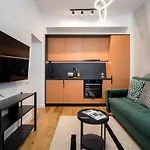 Sunny 2br Flat - Location - Center 아파트 *