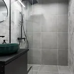 Sunny 2br Flat - Location - Center 아파트 *
