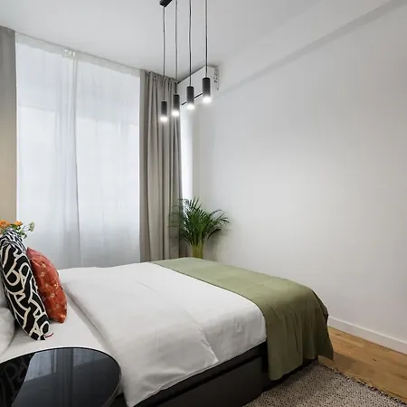Sunny 2br Flat - Location - Center 아파트