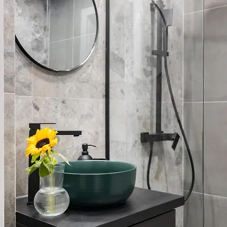 Sunny 2br Flat - Location - Center *